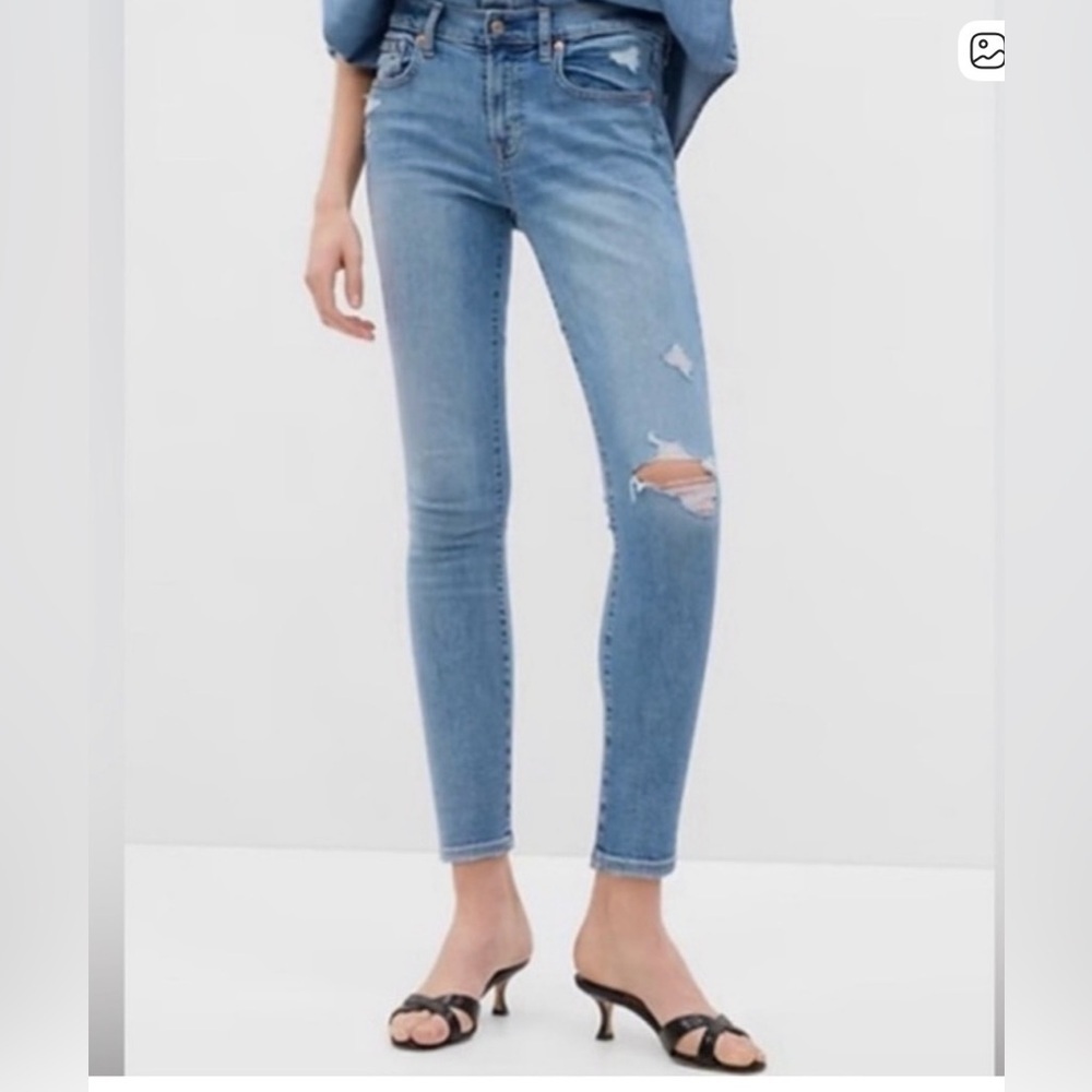 GAP True Skinny Mid Rise Jeans • Size 26/2P • Medium Blue Denim